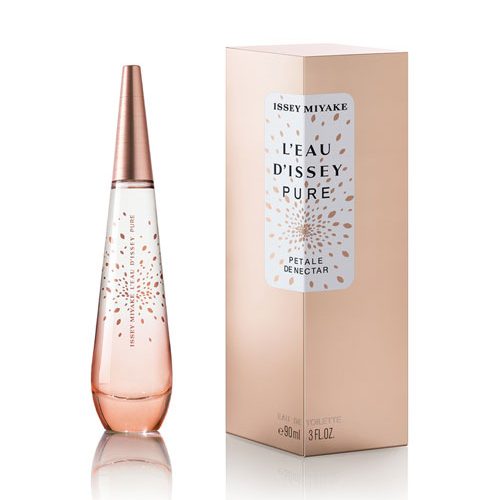 „Petale de nectar” von ©Issey Miyake duftet balsamisch-blumig nach Birne, Honig, Rose und Hölzern. So schön sommerlich! Ca. 46 Euro, über Douglas