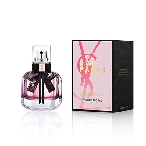 “Mon Paris“ von ©YSL ist ein chyprisch-florales Parfum mit fruchtigen Noten von Erdbeere, Himbeere gepaart mit Bergamotte, Sambak Jasmin Absolue, Patschuli, weißem Moschus und Ambroxan. Ca. 50 Euro, über Douglas